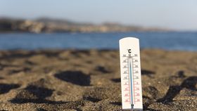 VIDEO Oamenii se îmbolnăvesc din cauza nopților tropicale. Ce spun specialiștii despre acest aspect